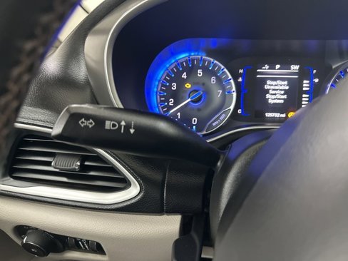 Used 2020 Chrysler Pacifica Touring-L image 32