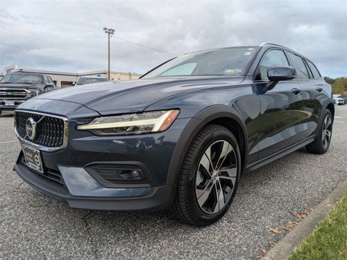 Certified 2023 Volvo V60 B5 Cross Country Plus image 7