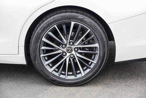 Certified 2022 Lexus ES 350 w/ Premium Package image 9