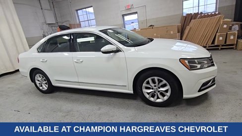 Used 2017 Volkswagen Passat 1.8T S image 2