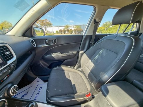 Used 2022 Hyundai Venue Limited w/ Cargo Package image 13