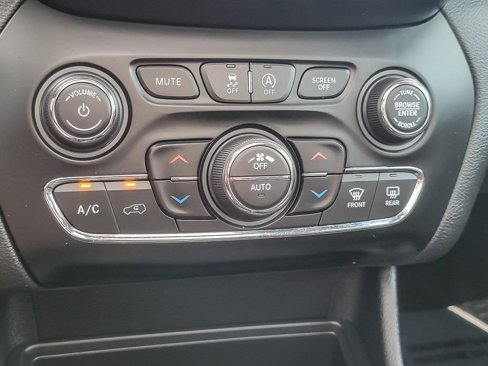 Used 2019 Jeep Cherokee Trailhawk w/ Comfort/Convenience Group image 18