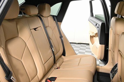 Used 2025 Porsche Macan image 23