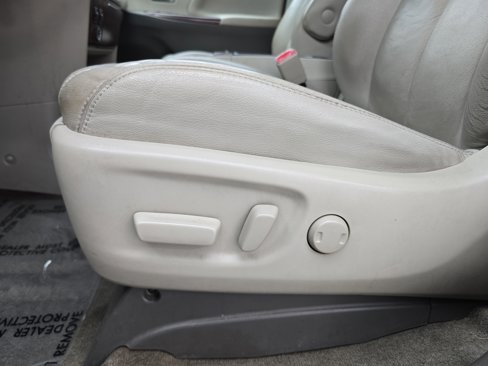 Used 2014 Toyota Sienna XLE image 29