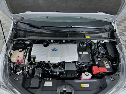Used 2016 Toyota Prius Four image 32