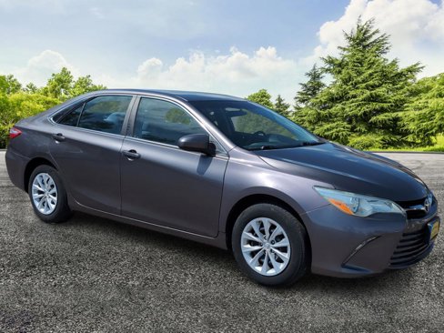 Used 2015 Toyota Camry LE image 1