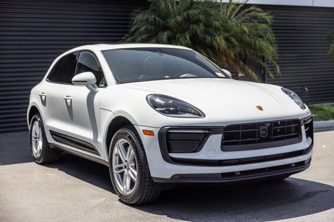 Certified 2025 Porsche Macan image 6
