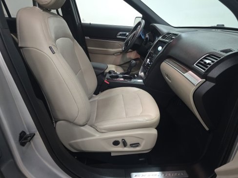 Used 2018 Ford Explorer Limited w/ Equipment Group 301A image 4