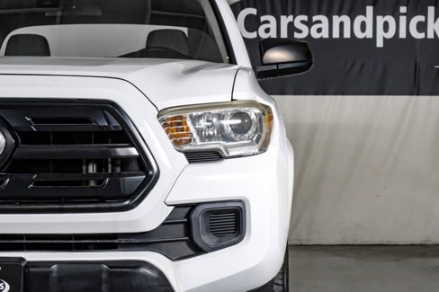 Used 2018 Toyota Tacoma SR image 36