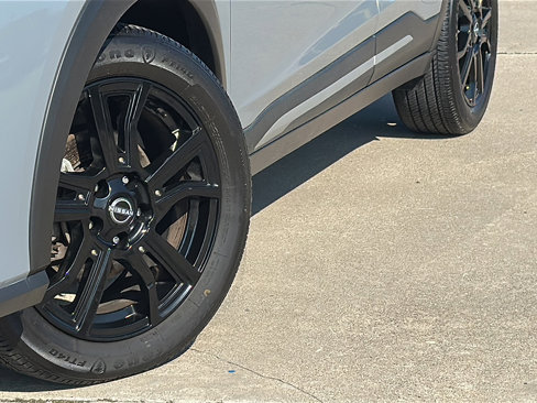 Used 2023 Nissan Kicks SR w/ SR Premium Package image 3