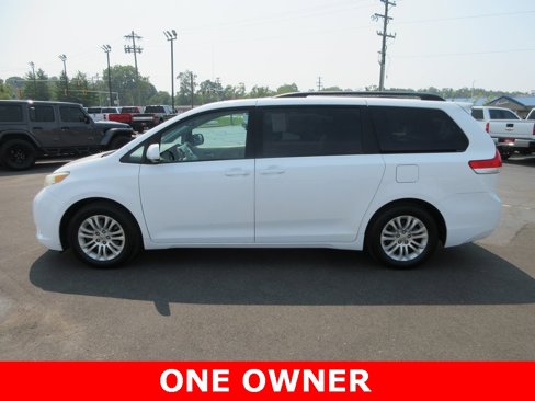 Used 2013 Toyota Sienna XLE image 8