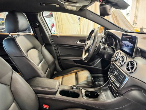 Used 2018 Mercedes-Benz GLA 250 4MATIC image 25