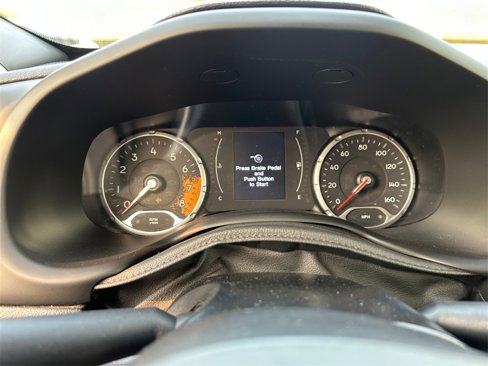 Used 2018 Jeep Renegade Latitude w/ Popular Equipment Group image 14