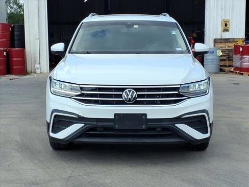 Used 2022 Volkswagen Tiguan SE image 2
