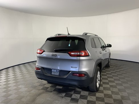 Used 2017 Jeep Cherokee Latitude w/ Safety/Convenience Group image 3