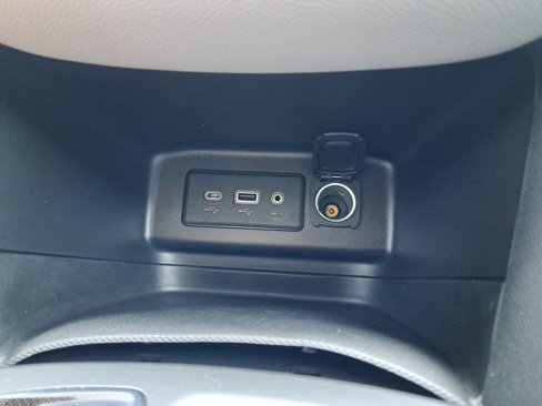 Used 2021 Chevrolet Equinox LS image 27