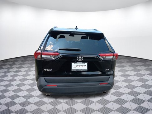 Used 2023 Toyota RAV4 XLE image 9