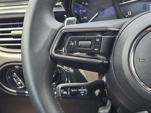 Certified 2025 Porsche Macan Turbo image 35