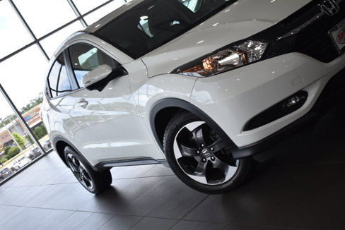 Used 2018 Honda HR-V EX-L image 4