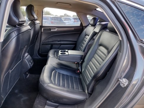 Used 2017 Ford Fusion SE w/ Fusion SE Technology Package image 7