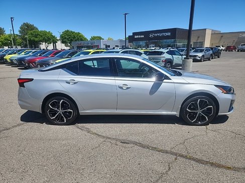 New 2024 Nissan Altima 2.5 SR image 8