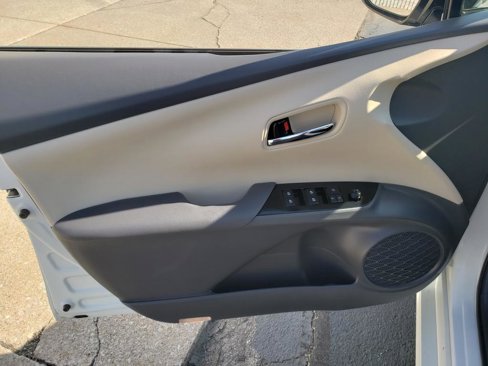 Used 2017 Toyota Prius image 12