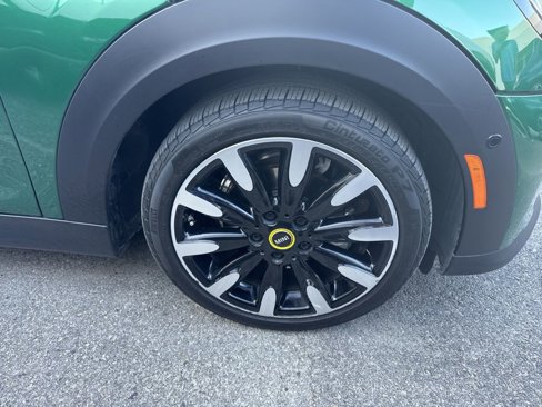 Certified 2024 MINI Cooper SE image 3