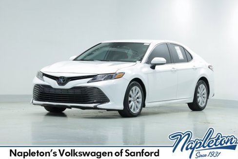 Used 2020 Toyota Camry LE image 1