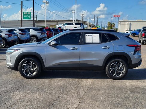 Used 2024 Chevrolet Trax LT w/ Driver Confidence Package image 2