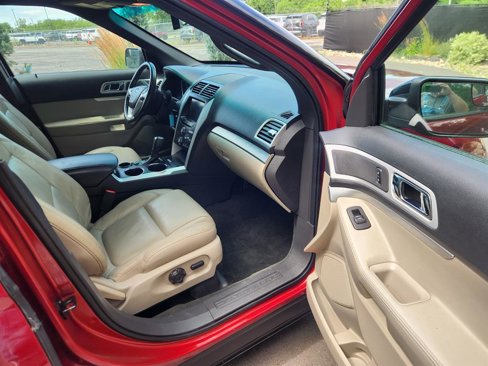 Used 2014 Ford Explorer XLT w/ Equipment Group 202A image 12