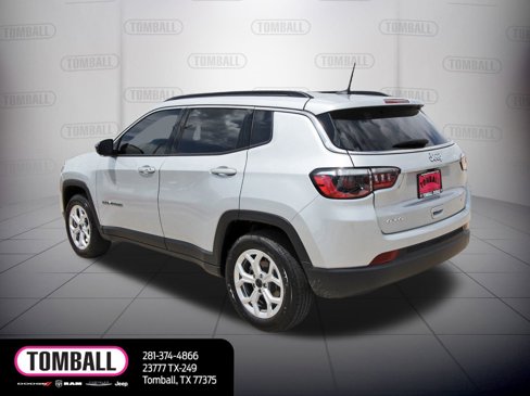 Used 2025 Jeep Compass Latitude image 6