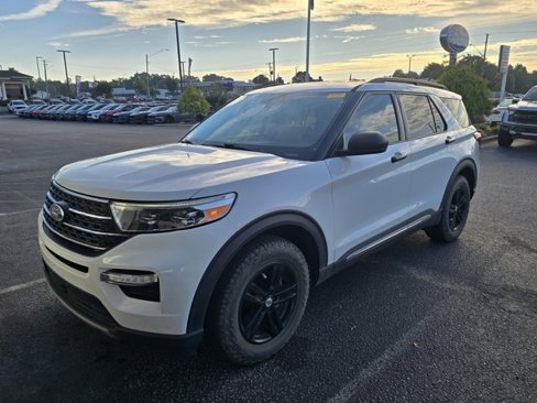 Used 2021 Ford Explorer XLT w/ Equipment Group 202A image 2
