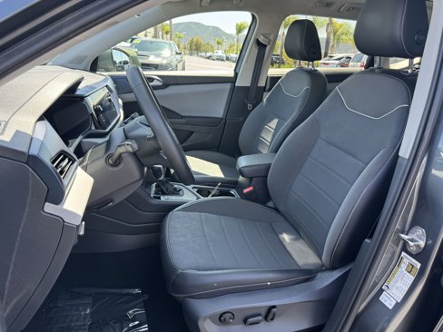 Used 2023 Volkswagen Taos SE w/ Panoramic Sunroof Package image 16