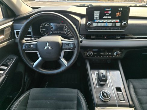 Used 2022 Mitsubishi Outlander SE image 14