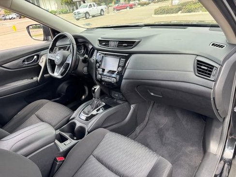 Used 2020 Nissan Rogue SV w/ Premium Package image 20