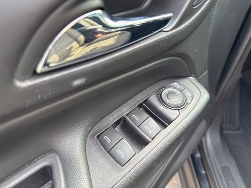 Used 2018 Chevrolet Equinox LT image 20