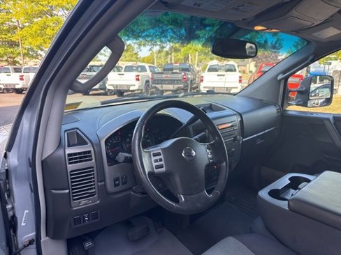 Used 2004 Nissan Titan SE w/ (OF1) SE Off-Road Pkg image 8