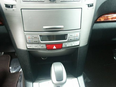 Used 2011 Subaru Outback 2.5i Limited w/ PWR Moonroof Pkg image 12