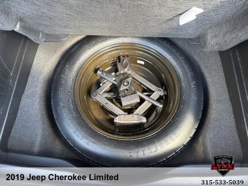 Used 2019 Jeep Cherokee Limited w/ Technology Group image 41