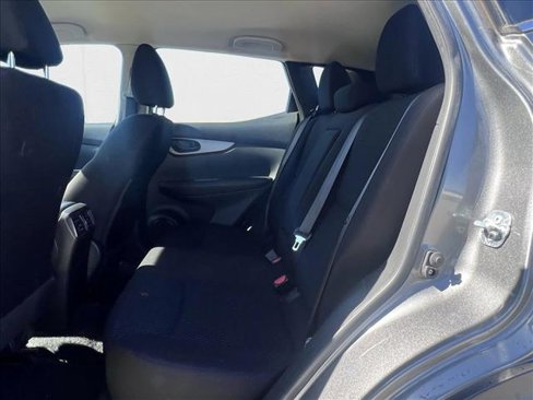 Used 2017 Nissan Rogue Sport S image 18