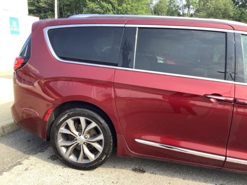 Used 2020 Chrysler Pacifica Limited w/ Tire & Wheel Group image 8