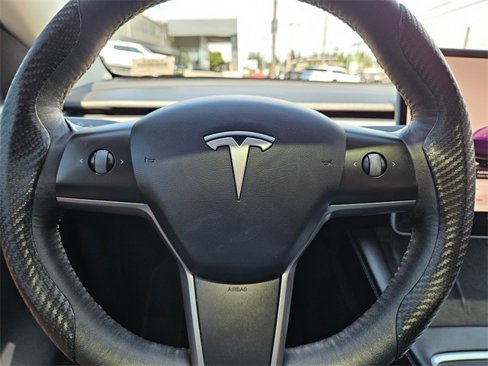 Used 2022 Tesla Model Y Long Range image 19