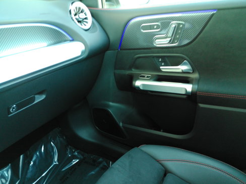 Used 2024 Mercedes-Benz GLB 250 4MATIC image 41
