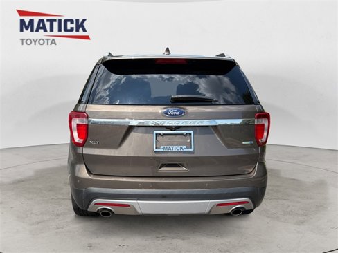 Used 2016 Ford Explorer XLT w/ Equipment Group 202A image 12