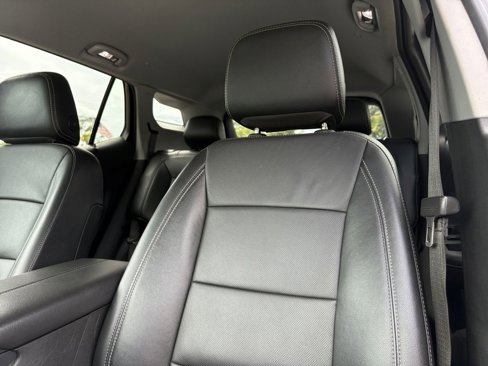 Used 2023 GMC Terrain SLT image 15
