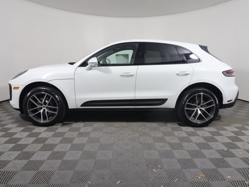 New 2025 Porsche Macan image 2