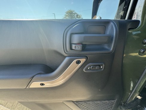 Used 2016 Jeep Wrangler Unlimited Sahara image 18