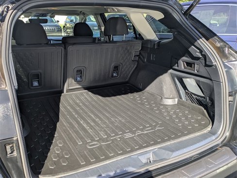 Used 2022 Subaru Outback Premium image 31