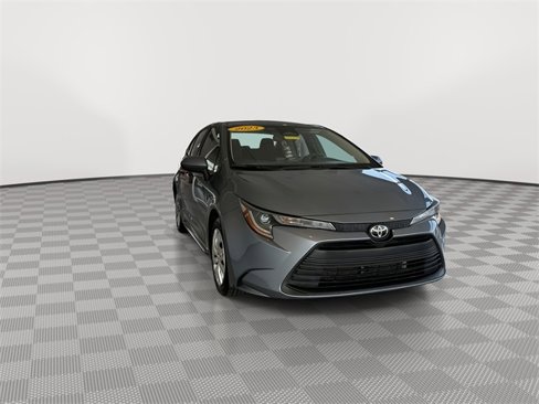Used 2023 Toyota Corolla LE image 3