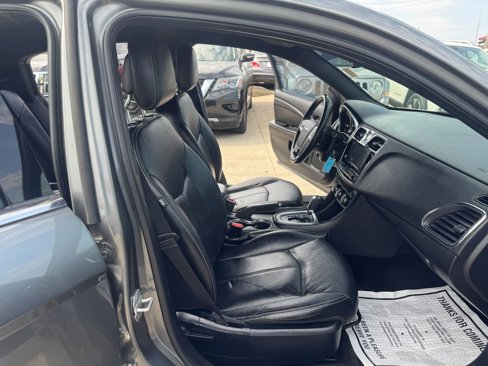 Used 2011 Chrysler 200 Limited image 16